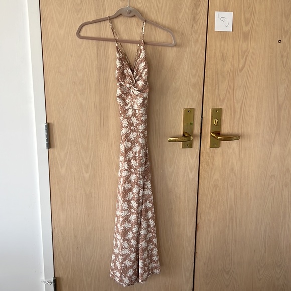 Lulu’s flowy dress - Picture 2 of 4